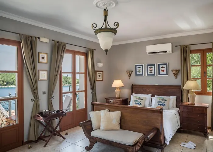 Faros Suites (Adults Only)